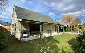 15B Caverhill Close